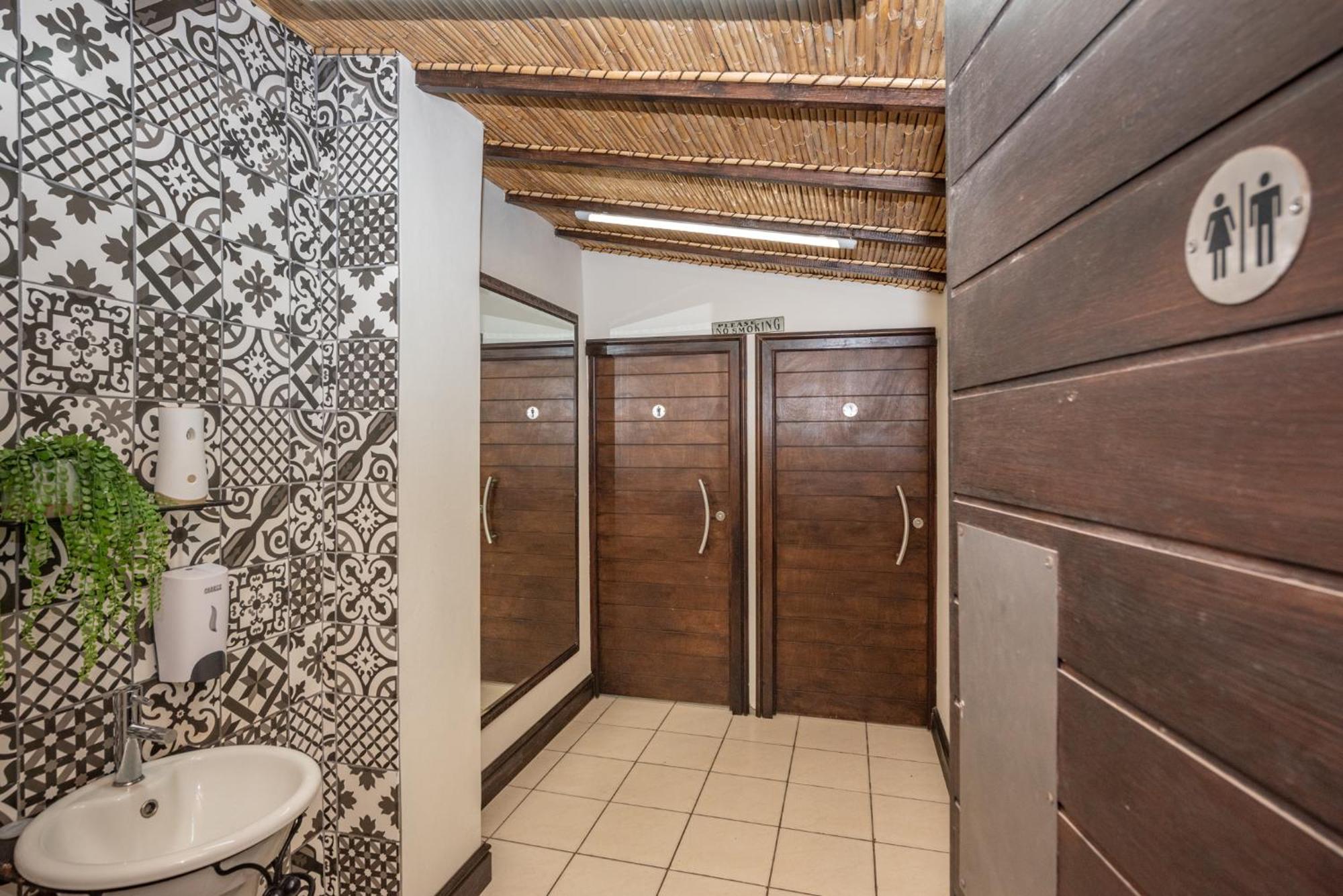 Onse Khaya Lodging And Conferencing Πορτ Ελίζαμπεθ Εξωτερικό φωτογραφία